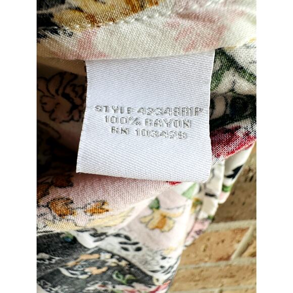 Intro. Heart button down floral blouse medium - Picture 4 of 6